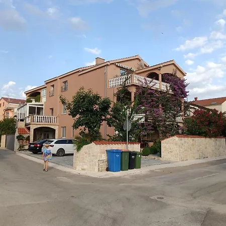 Standardstudio Fuer Kleine Familien By Interhome Lejlighed Biograd Na Moru